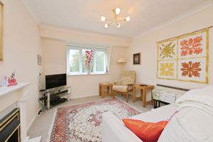 LIVING ROOM- click for photo gallery